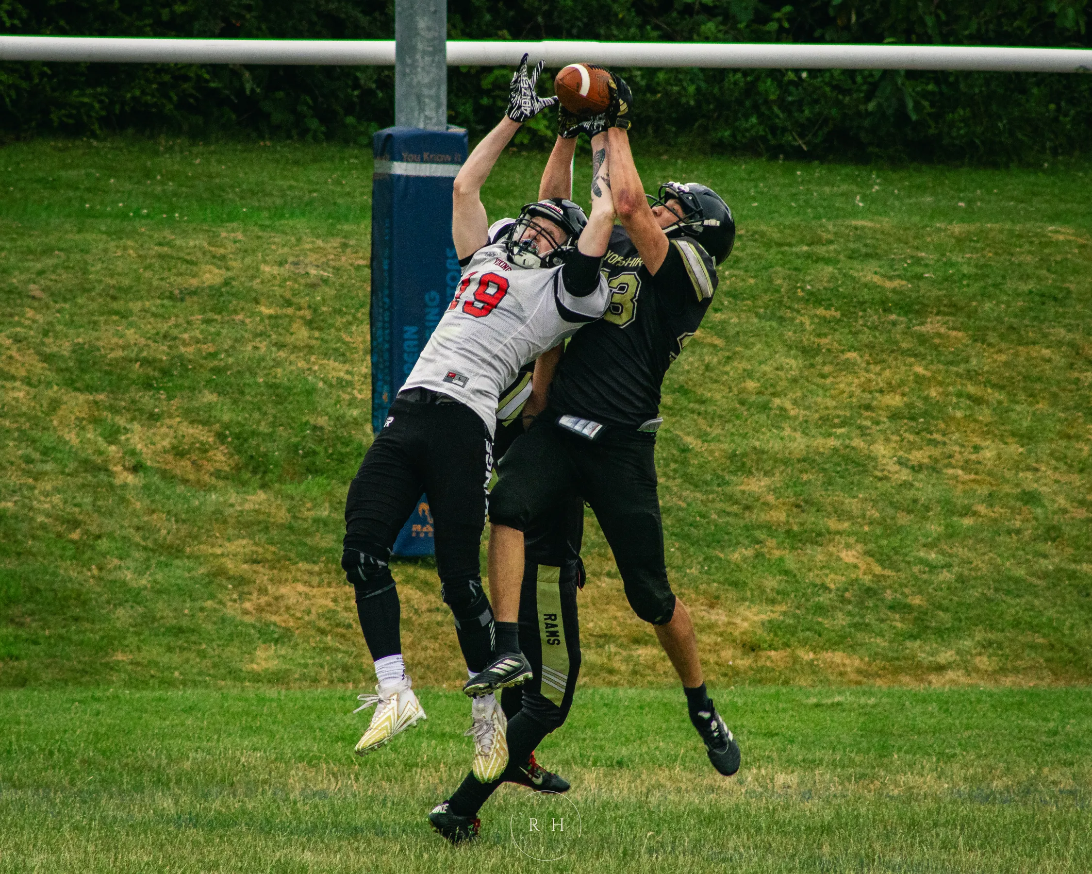 A Rams defender contests for the ball with a Vikings receiver